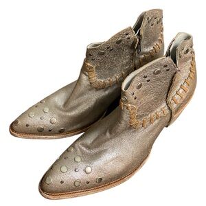 Old Gringo Western Leather Ankle Boots Almond Toes with Studded Accents Sz 10 B